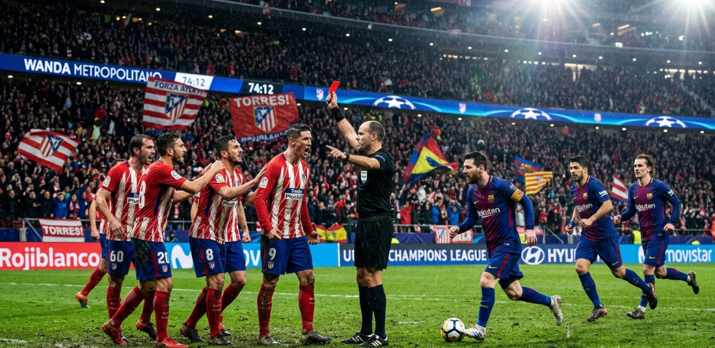 Le match se termine sur une victoire du FC Barcelone sur un score de 2-1.