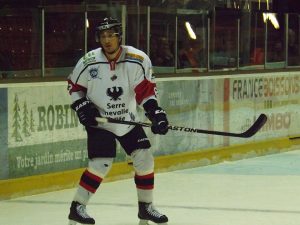 florian chakiachvili exprime son impatience à entrer en jeu et clame qu'il ne jouera pas le rôle défensif à la manière de claude makélélé, promettant un style de jeu dynamique et offensif.
