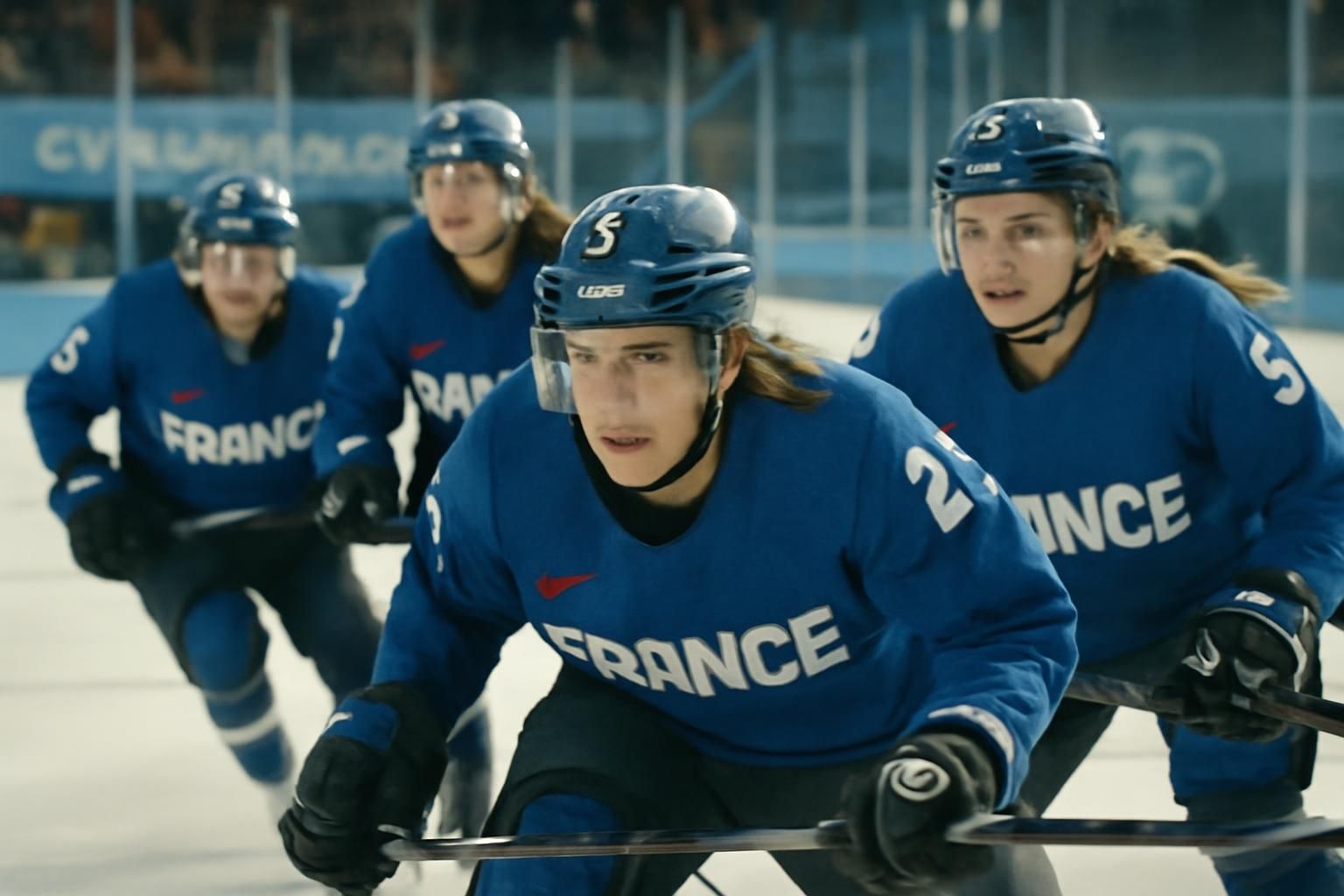 découvrez le résumé de la journée intense du vendredi 6 février lors des jo 2026, où l'équipe féminine française de hockey sur glace a frôlé l'élimination.