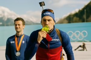 revivez la journée intense du vendredi 13 février aux jo 2026 : fillon maillet triomphe avec une médaille d'or, desloges remporte l'argent, tandis que siao him fa subit une chute. tous les moments forts en un seul article.