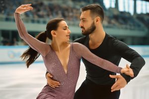 suivez en direct les jo 2026 avec laurence fournier beaudry et guillaume cizeron qui visent l'or en danse sur glace. ne manquez pas la conclusion des compétitions de mercredi.