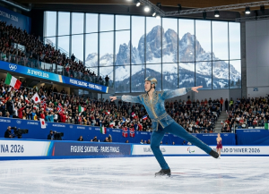 découvrez comment une star du patinage de vitesse a captivé les foules aux jo 2026 et vendu sa combinaison exceptionnelle aux enchères pour 195 000 euros.