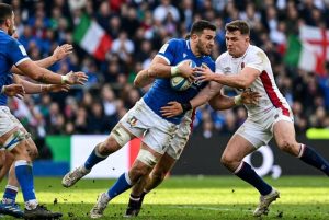 revivez la victoire historique de l'italie contre l'angleterre à l'extérieur dans le tournoi des six nations, un exploit majeur du rugby européen.