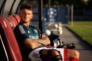 arsenal confronté à la malchance : ben white indisponible pour la finale de la ligue des champions en raison d'une blessure majeure.