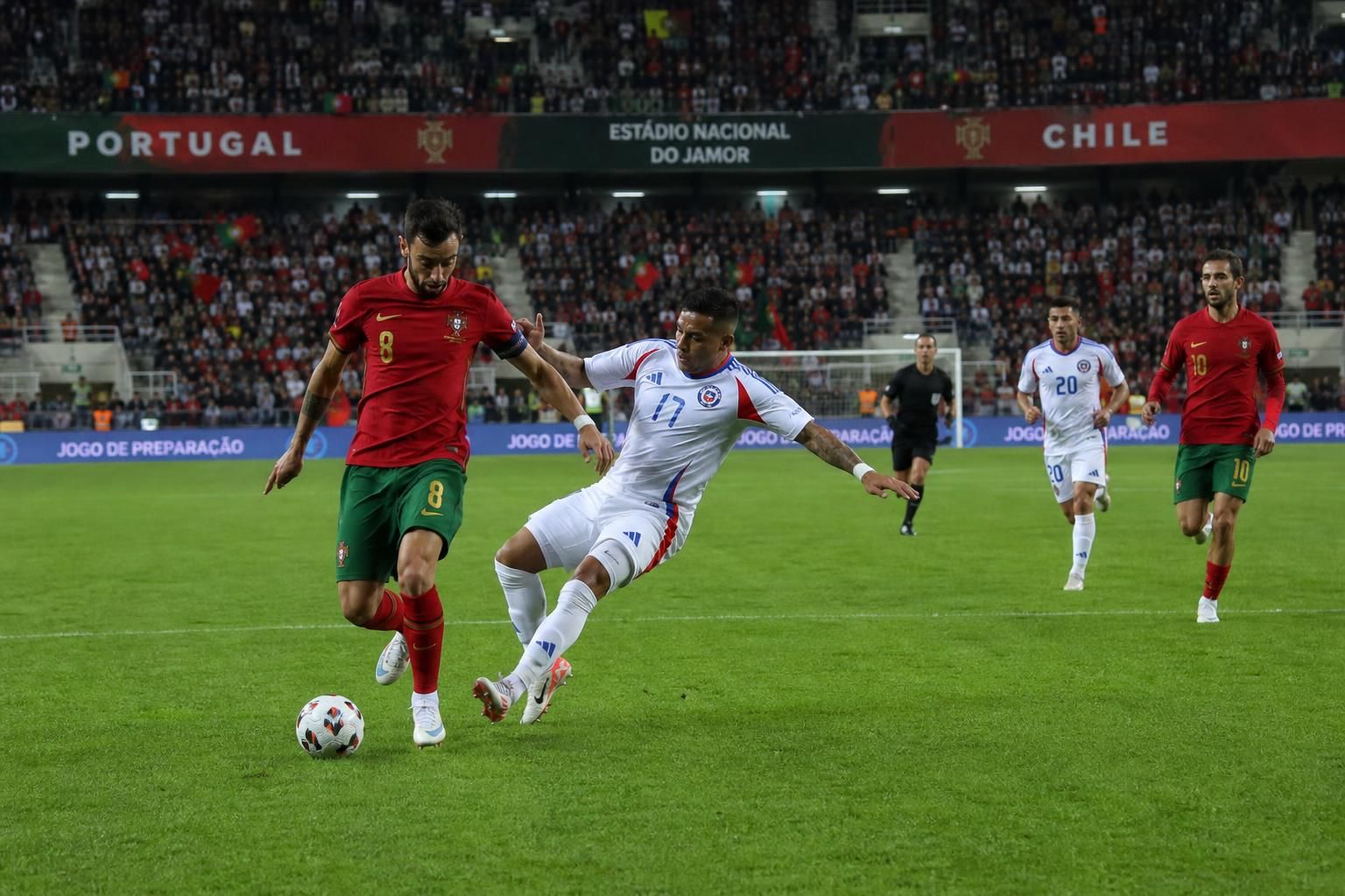 le portugal lance sa préparation pour la coupe du monde 2026 en remportant son premier match amical contre le chili, une victoire prometteuse avant le tournoi.