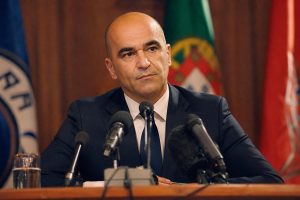 roberto martinez annonce son départ du poste de sélectionneur du portugal à l'approche de la coupe du monde 2026, marquant un tournant important pour l'équipe nationale.