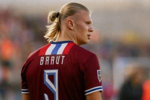 découvrez la signification de l'ajout du nom « braut » sur le maillot norvégien d'erling haaland lors de la coupe du monde 2026, une histoire pleine de symboles et d'émotions.