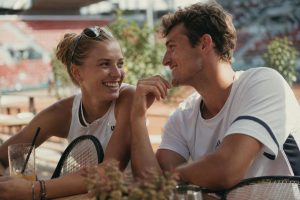 découvrez diane parry, étoile montante du tennis français à roland-garros, qui partage sa passion pour le sport avec son compagnon, lui aussi champion de tennis.