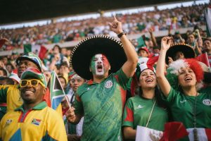 suivez en direct le match de coupe du monde opposant le mexique à l'afrique du sud au mythique stade azteca, dans une ambiance festive et inoubliable.