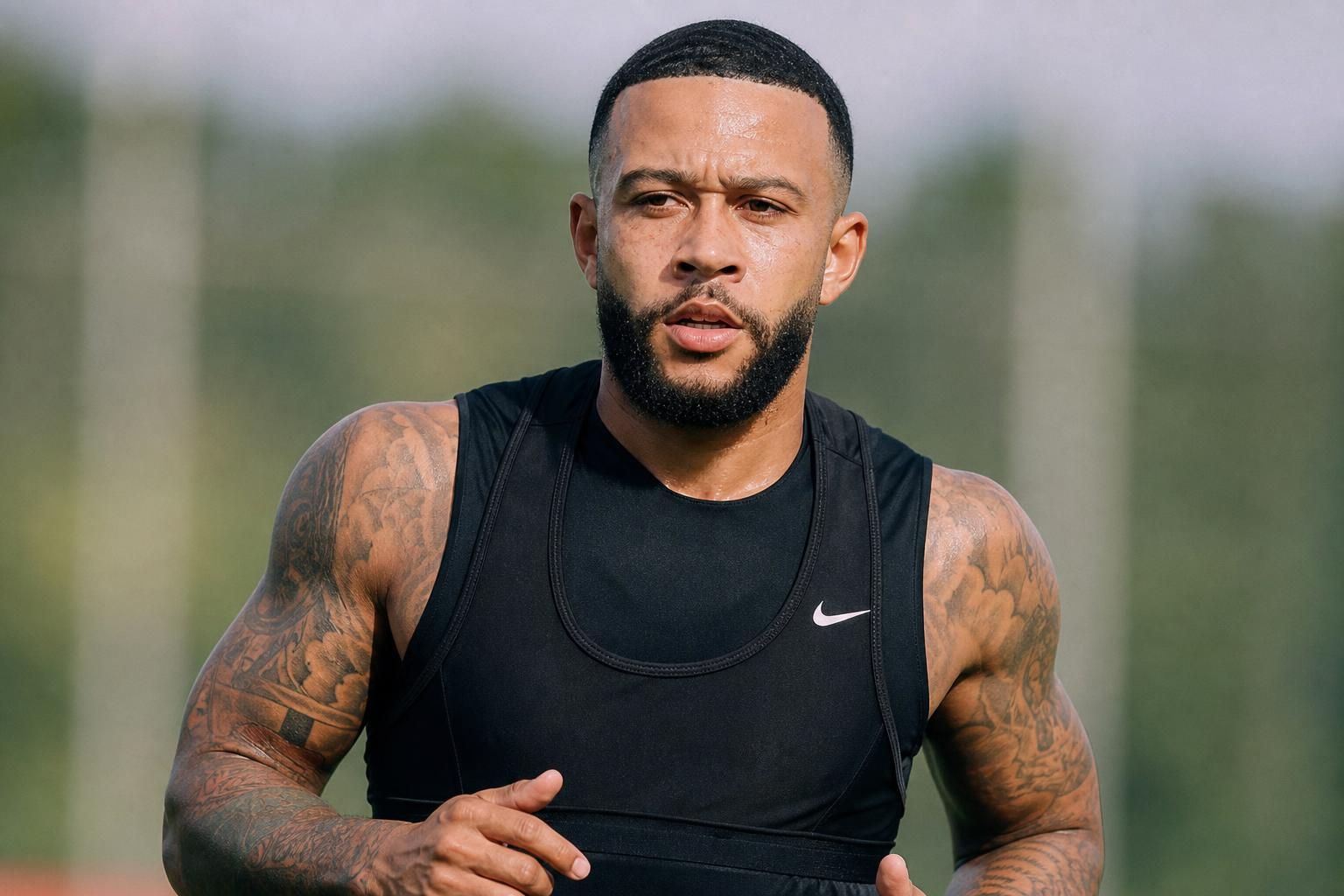 découvrez les incertitudes entourant l'avenir de memphis depay à la coupe du monde et les facteurs qui pourraient influencer sa participation.