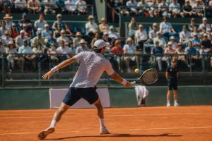 découvrez l'open de tennis de blois, où l'ambiance passionnée et l'ambiance festive rivalisent avec celle de roland-garros pour des matchs inoubliables.