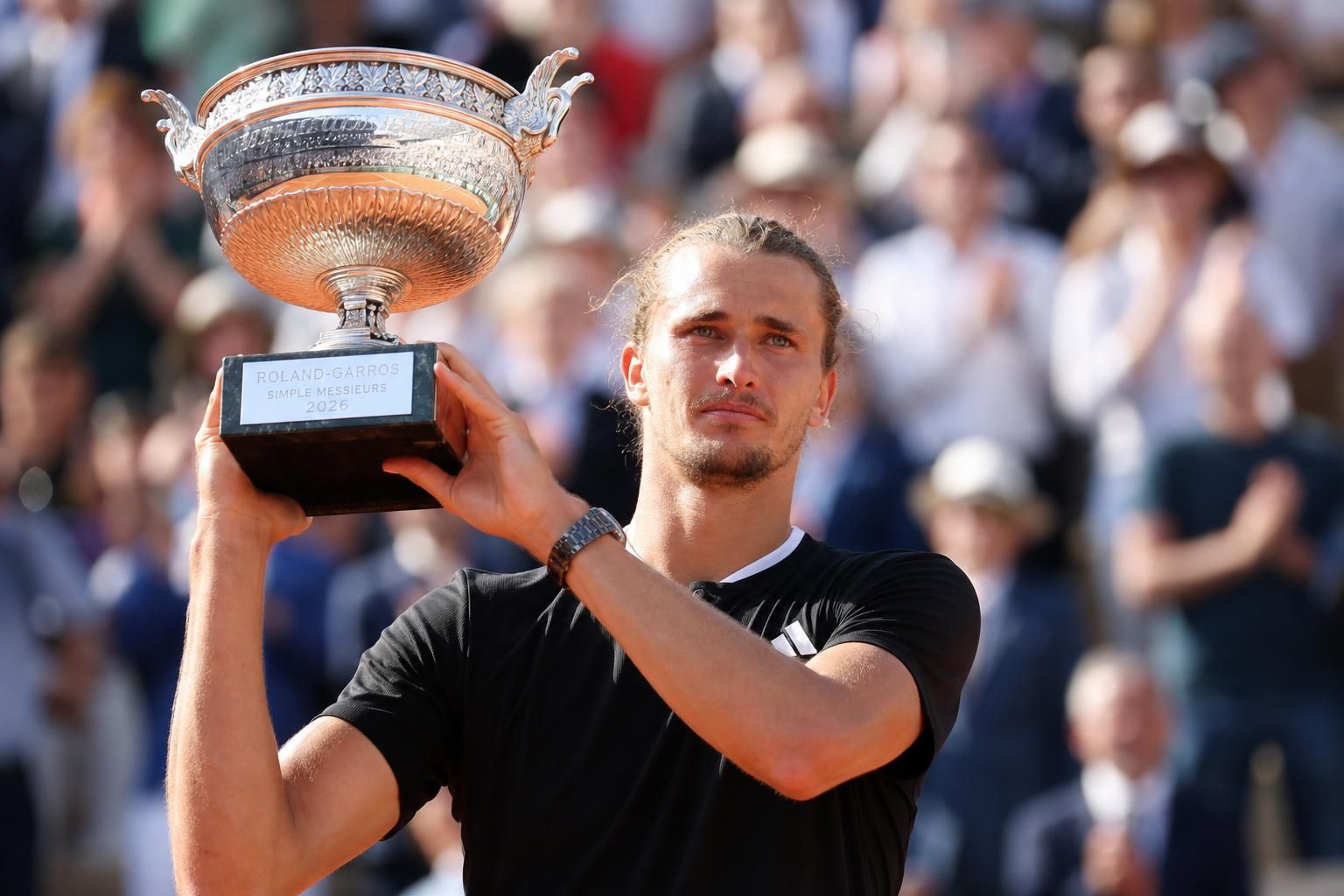 découvrez le parcours impressionnant d'alexander zverev à roland-garros 2026, un champion talentueux dont la reconnaissance reste pourtant mitigée.