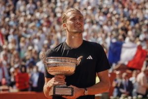 découvrez comment la victoire d'alexander zverev à roland-garros bouleverse les traditions du tennis mondial et redéfinit l'avenir du sport.