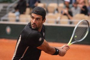 tennis - roland-garros (h) : berrettini partage des nouvelles rassurantes sur son état de forme avant le tournoi, offrant de l'espoir aux fans et aux experts sportifs.