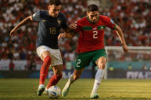 découvrez la lutte intense pour la médaille de bronze à la coupe du monde, un affrontement mêlant espoir et soif de revanche entre équipes déterminées.