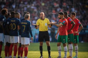 suivez en direct le match france vs maroc avec la composition officielle des équipes, les décisions arbitrales contestées, ainsi que l'heure et la chaîne de diffusion de cette rencontre exceptionnelle de la coupe.