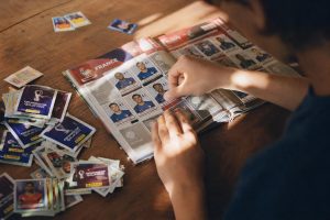 découvrez des astuces pratiques et les tendances de recherche pour compléter votre album panini de la coupe du monde de football facilement et rapidement.