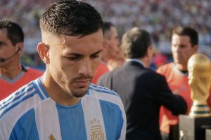 découvrez comment leandro paredes et l’équipe d’argentine ont été sévèrement sanctionnés après les incidents survenus lors de la finale de la coupe du monde 2026.