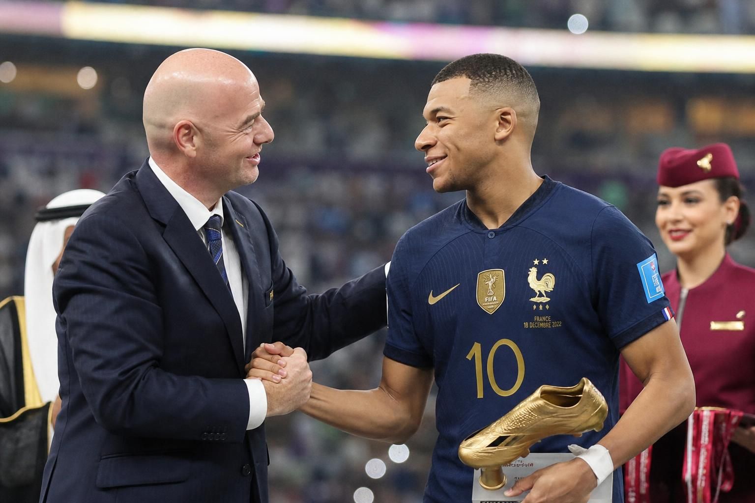 découvrez comment infantino a félicité mbappé pour son impressionnant doublé, deux semaines après la fin de la coupe du monde 2026.