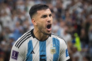découvrez comment leandro paredes, le milieu de terrain argentin explosif de la finale de la coupe du monde, a une nouvelle fois craqué, impactant le jeu et les fans.