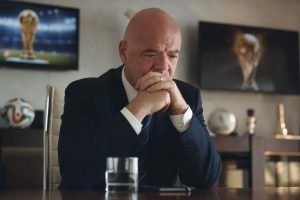 gianni infantino abandonne son projet commercial pour la coupe du monde suite à une forte contestation dans le monde du football, marquant un tournant décisif dans l'organisation du tournoi.