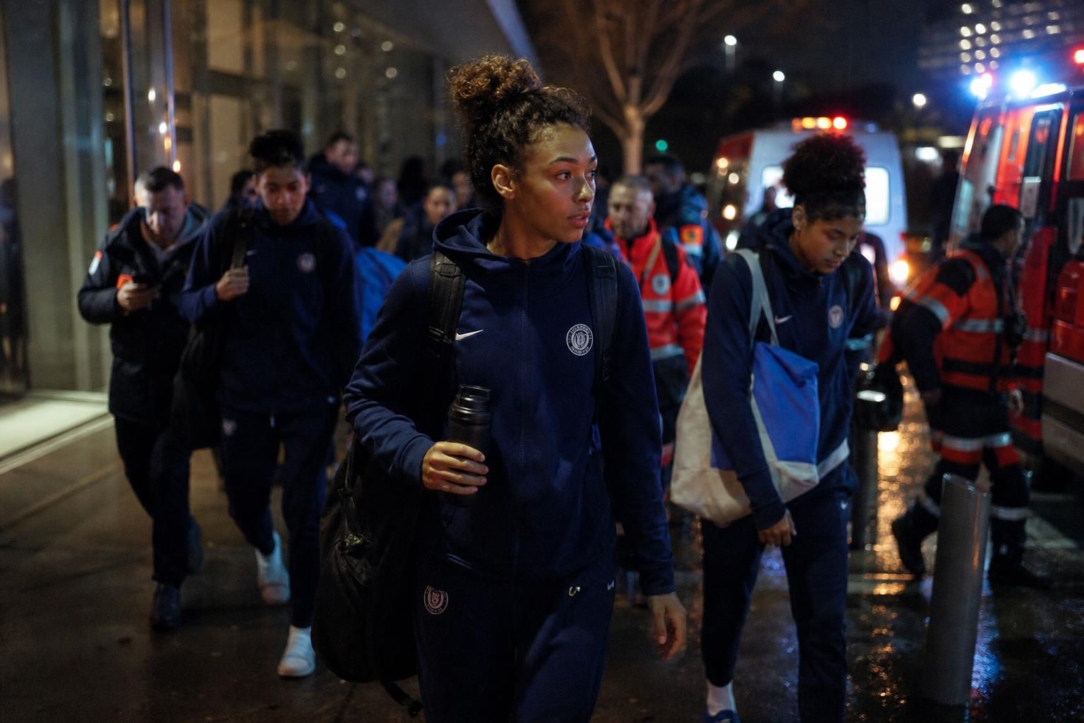 basket - coupe du monde féminine : une évacuation nocturne a eu lieu dans un hôtel accueillant les équipes, suscitant inquiétude et mobilisation.